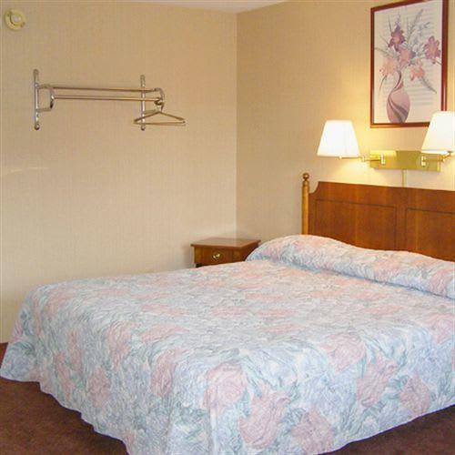 Pamola Motor Lodge Millinocket Szoba fotó